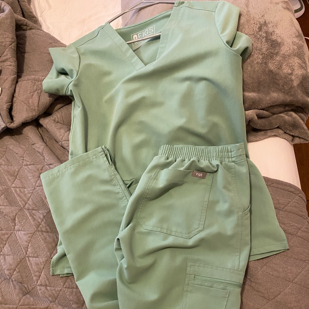 Fig’s women’s scrub set